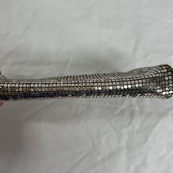 Vintage Silver Mesh Metal Snap Clutch - Picture 3 of 7